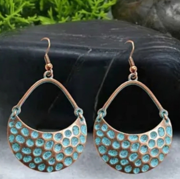 Boho Drop Basket Hammered Copper with Verdigris Patina Drop Earrings 2.5" - Picture 1 of 2